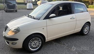 Lancia ypsilon