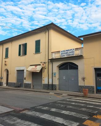 Bifamiliare, box triplo, terrazze