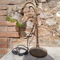 Lampada da tavolo in stile liberty