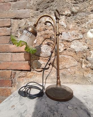 Lampada da tavolo in stile liberty