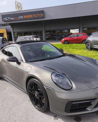 PORSCHE 911 Carrera 4 GTS StraFull!!!