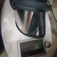 Bimby TM6 con accessori e libro