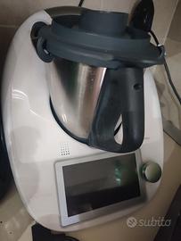 Bimby TM6 con accessori e libro