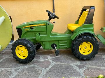 Trattore John Deere con rimorchio per bambini