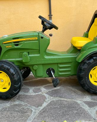 Trattore John Deere con rimorchio per bambini