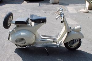 Vespa 125 anno 1954 faro basso