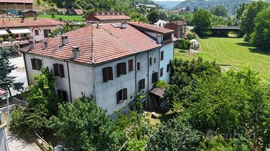 Dimora Storica del 1600 a Camerana: Un Capolavoro