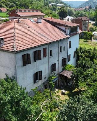 Dimora Storica del 1600 a Camerana: Un Capolavoro