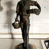 Statua di bronzo antica Il Pescivendolo alta cm 39
