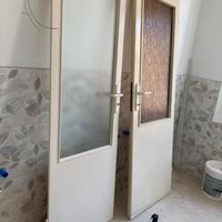 2 porte d’epoca di legno con pannelli vetro