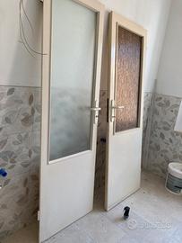 2 porte d’epoca di legno con pannelli vetro