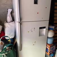 Frigoriferi con dispenser