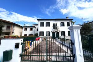 PORZIONE DI BIFAMILIARE A SILEA