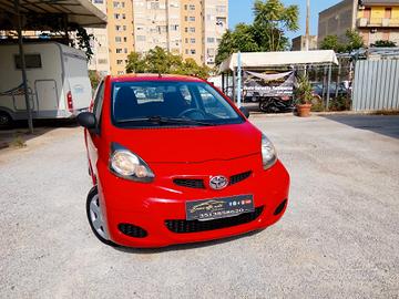 Toyota Aygo 1.0 km 75.000 unipro 2010 Leggi
