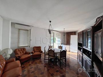 Appartamento di 191 m² con 3 locali e box auto a P
