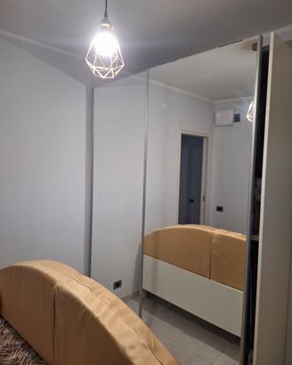 armadio scorrevole con letto( divano)