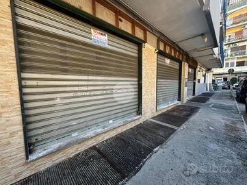 NEGOZIO A NAPOLI