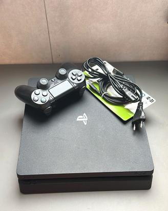 PS4 Slim 500GB + controller originale revisionata