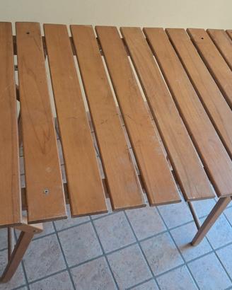 Tavolo in legno a doghe