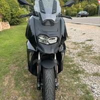 BMW C400X con TFT