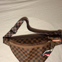 Marsupio Sprayground Sharks in Paris