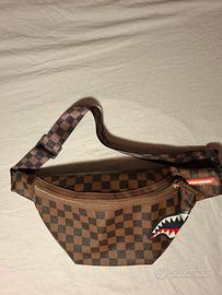 Marsupio Sprayground Sharks in Paris