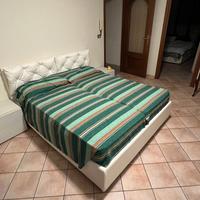 letto matrimoniale con contenitore e comodini