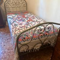 Letto singolo in ferro battuto
