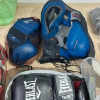 guantoni e caschetto boxe pugilato