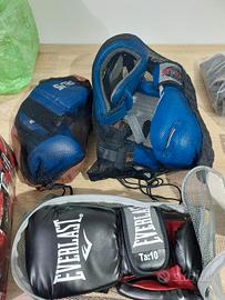 guantoni e caschetto boxe pugilato