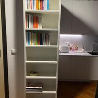 Libreria in legno laccato bianco