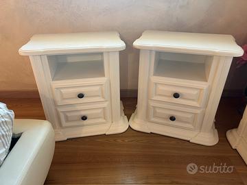Coppia comodini in rovere verniciati in bianco