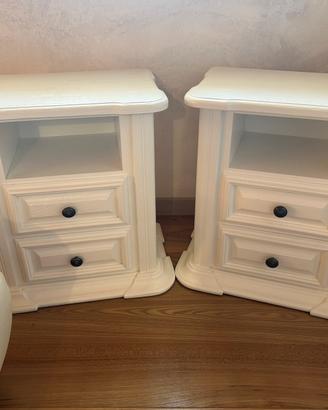 Coppia comodini in rovere verniciati in bianco