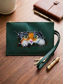 Pochette verde con gatto dipinto a mano