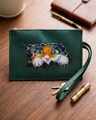 Pochette verde con gatto dipinto a mano