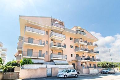 3 LOCALI A ALBA ADRIATICA