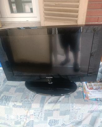 TV Samsung 32 pollici più casse sub e decoder 