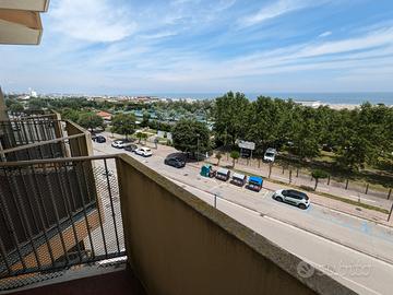 Fronte mare con 2 camere e p.auto