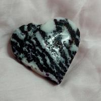 Pietra forma cuore in Diaspro Zebra