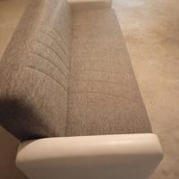 Divano letto praticamente nuovo grigio con braccio