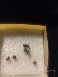 orecchini puntino luce con calamite buco finto