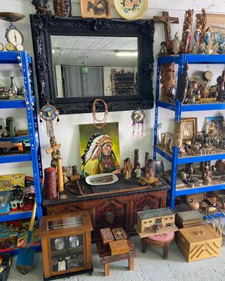 Garage piena di roba vintage.