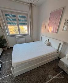 Letto matrimoniale in legno con cassettoni