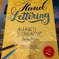 Libro " Hand lettering". Alfabeti creativi.