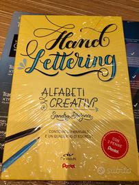 Libro " Hand lettering". Alfabeti creativi.