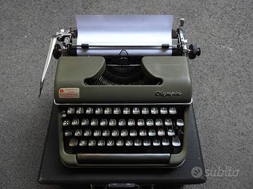 Macchina da scrivere vintage Olympia SM anni '50