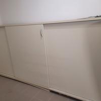 armadio  bassi con ante scorrevoli 