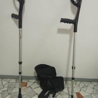 Stampelle e tutore caviglia