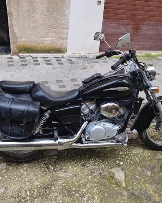 Honda Shadow 125 VT del 2002. Motore bicilindrico.