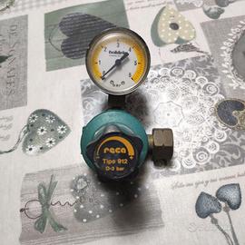 Regolatore di pressione gas completo di manometro